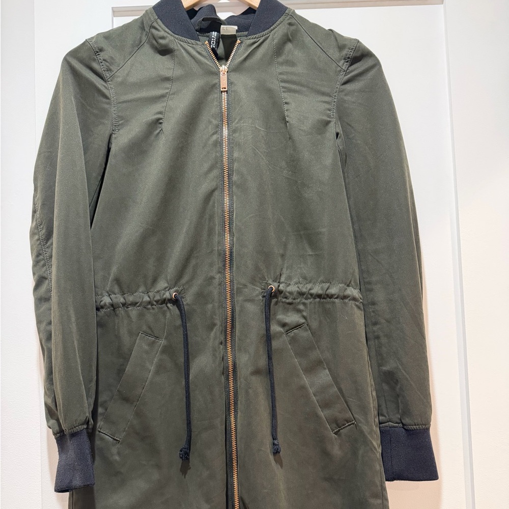 H&M Women’s longer length thin lightweight Olive Green Jacket